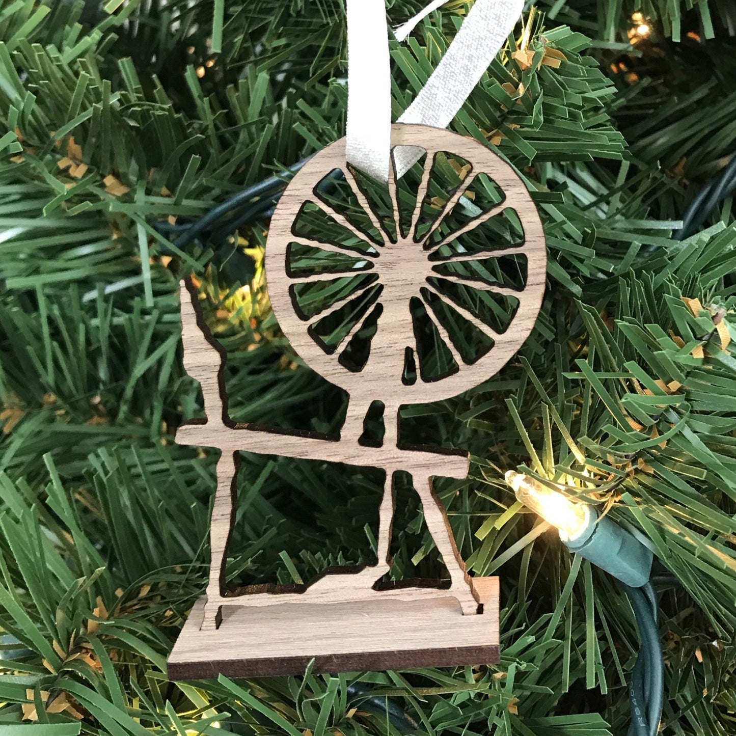 Spinning Wheel Ornament and Display / Sleeping Beauty Theme